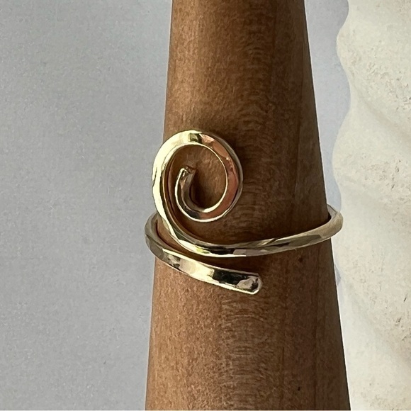 ARTISAN Jewelers Brass Swirl Ring - Picture 5 of 14